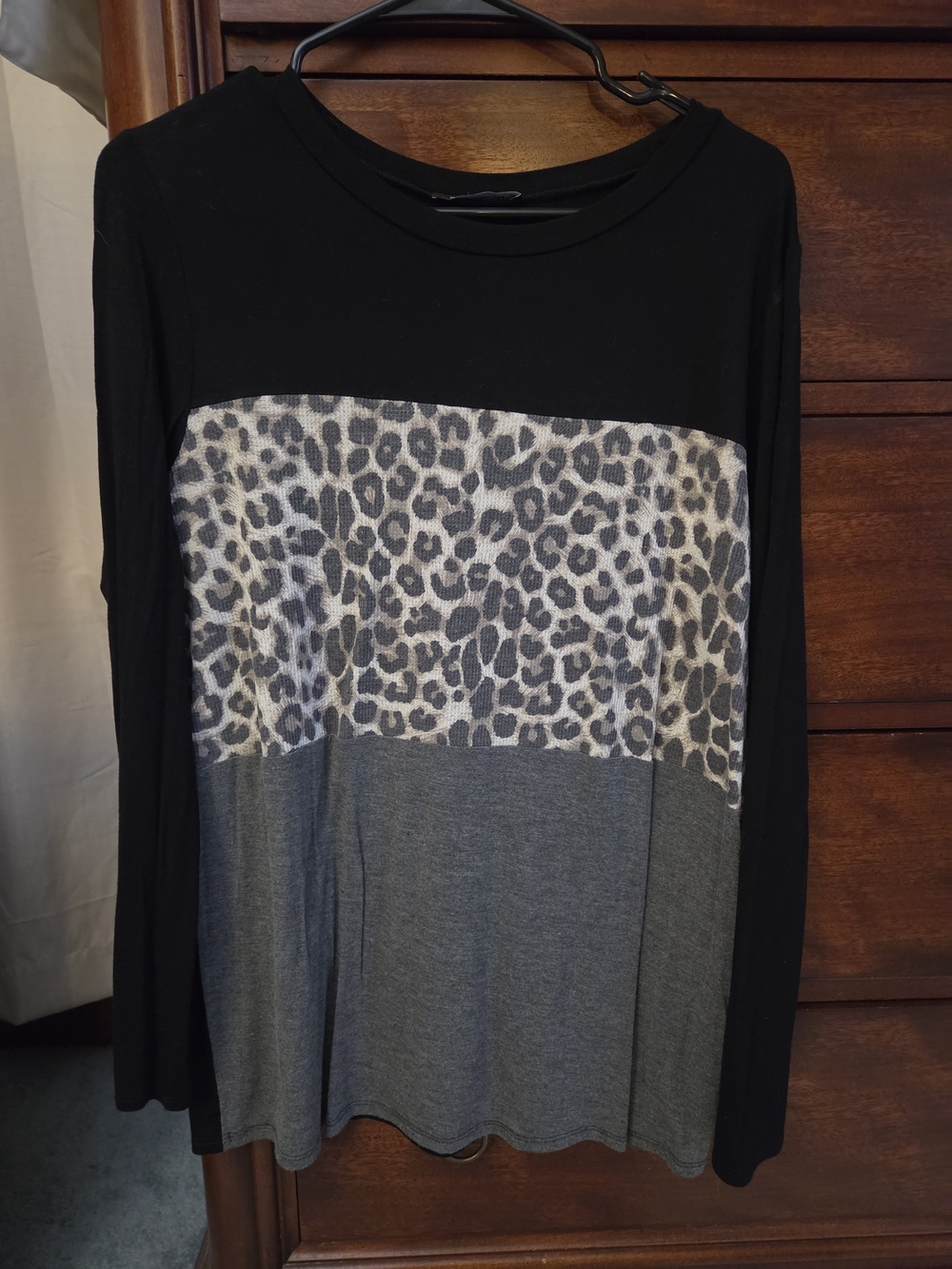 Women’s Black & Gray Leopard Print Long Sleeve Tee